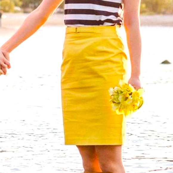 Jacob size 4 yellow pencil skirt with hidden zipper and back slit - Picture 1 of 3
